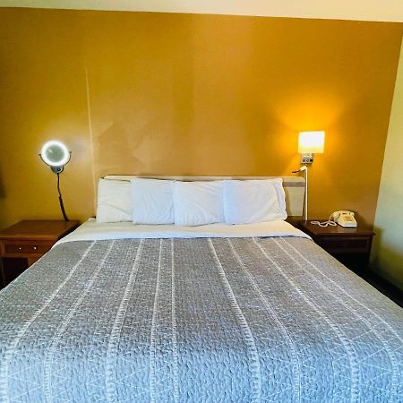 Budget Inn Pulaski Bagian luar foto